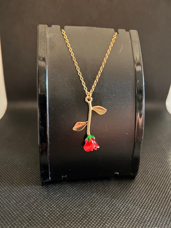 RED ROSE NECKLACE
